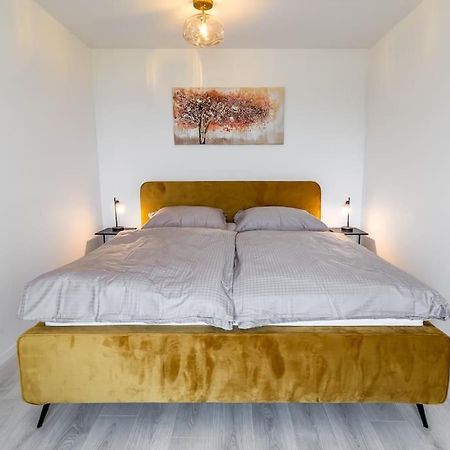 Cozy Apartment Near City Centrum And Bratislava Airport المظهر الخارجي الصورة