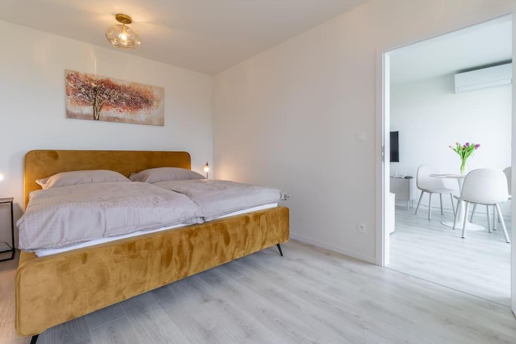 Cozy Apartment Near City Centrum And Bratislava Airport المظهر الخارجي الصورة